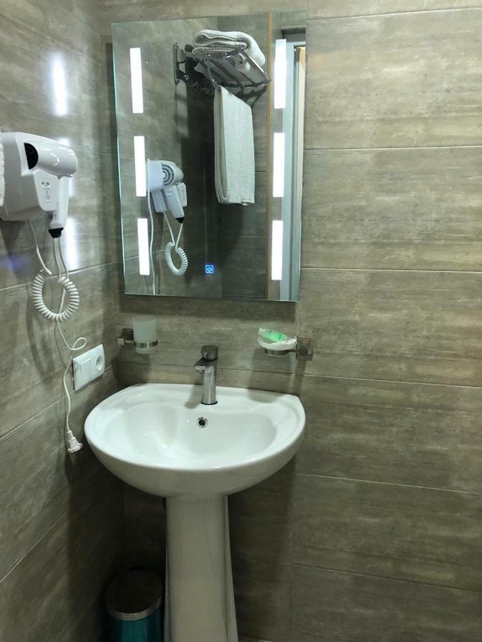 Hotel Royal Georgia Batumi Bagian luar foto