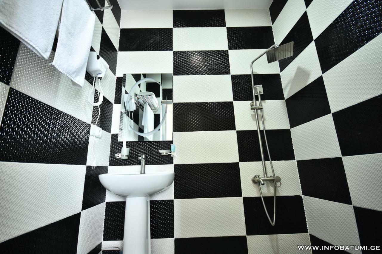 Hotel Royal Georgia Batumi Bagian luar foto
